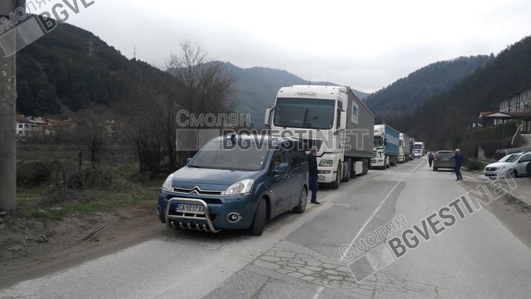 Катастрофа затвори входа към Девин.На място линейка и пожарна.