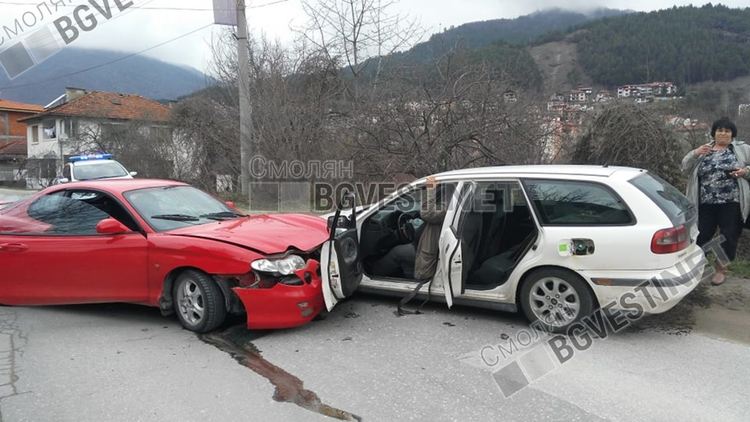 Катастрофа затвори входа към Девин.На място линейка и пожарна.