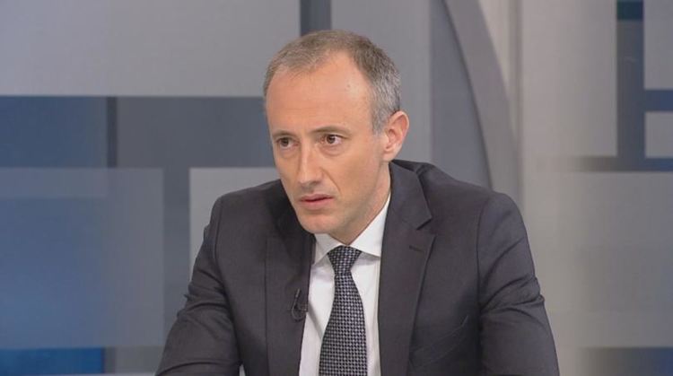 МОН определи кои училища да обучават дистанционно