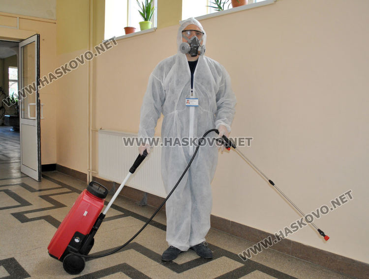 Дезинфекция в хасковски училища преди завръщането на децата след грипната ваканция