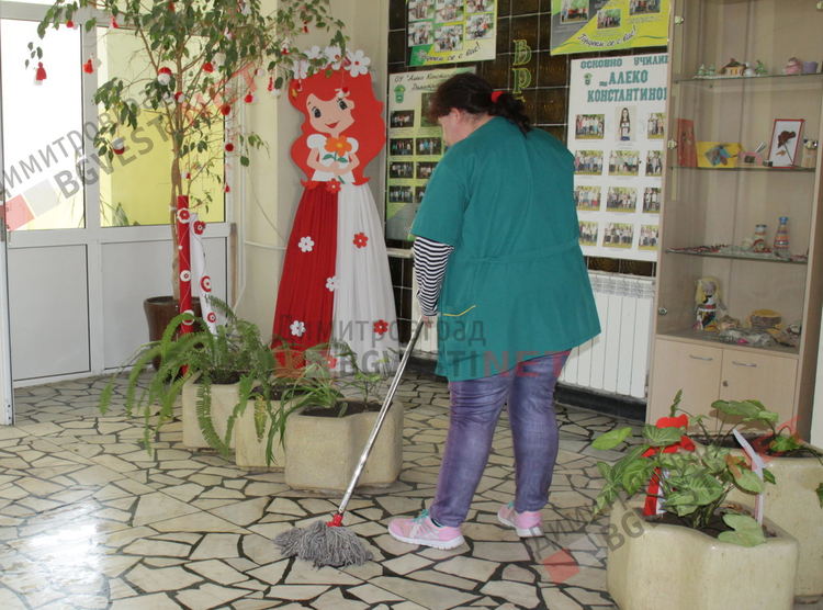 Пълна дезинфекция в димитровградските училища, въвеждат правила за превенция срещу разпространението на COVID-19