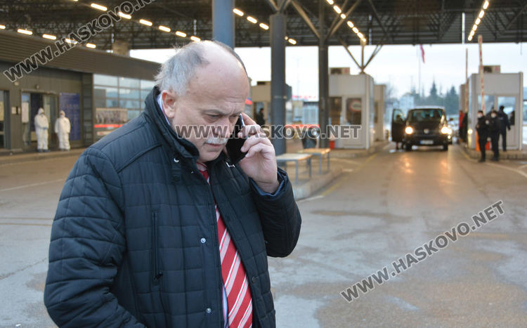 Доставиха два тира с маски и предпазни облекла от Турция