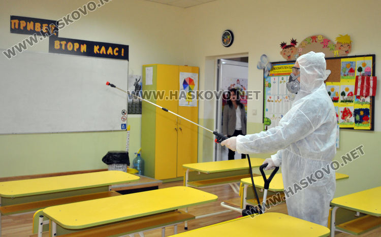 Дезинфекция в хасковски училища преди завръщането на децата след грипната ваканция