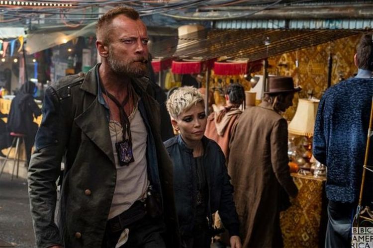 Ричард Дормър и Марама Корлет като Сам Ваймс и ефрейтор Ангуа. Снимки: БиБиСи Америка