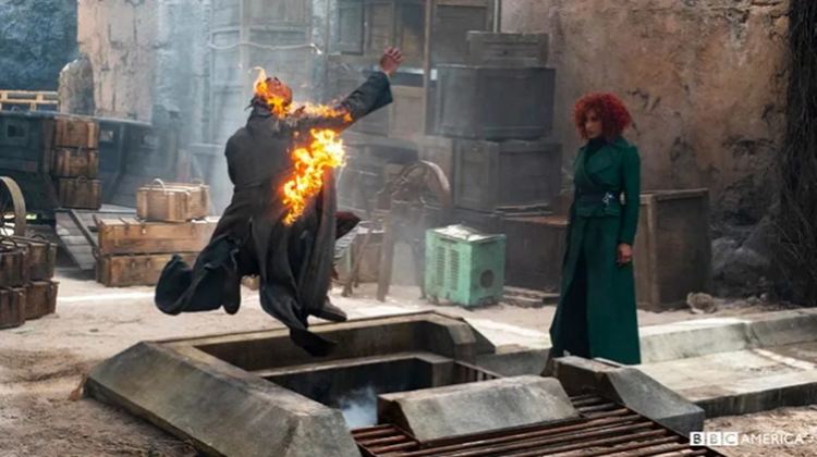 Лара Роси като лейди Сибил Рамкин.