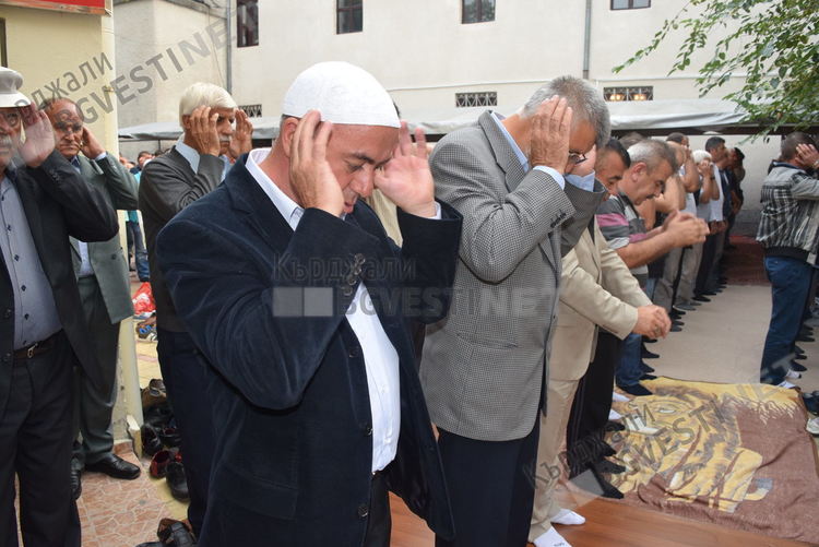 Джамиите в областта ще останат отворени за богомолците, независимо от заплахата от коронавируса