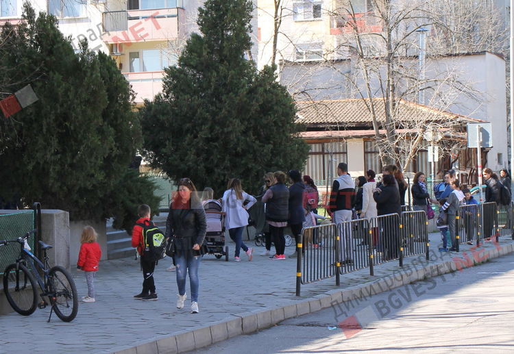 Родители масово изпразниха димитровградските училища