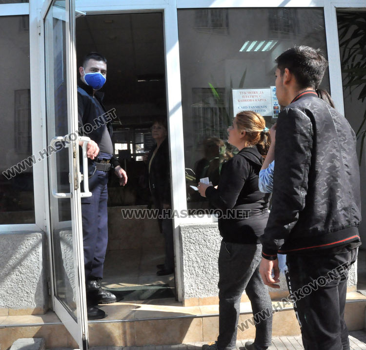 Строг пропускателен режим в Паспортна служба в Хасково