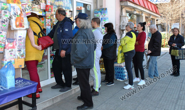 Хасковлии се запасяват с продукти заради коронавируса