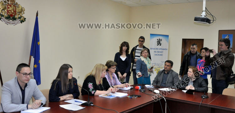 Полицаи въдворяват трима, неспазили домашната карантина в Хасковско