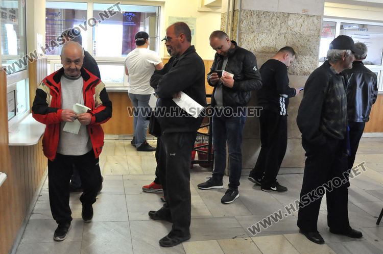 Строг пропускателен режим в Паспортна служба в Хасково