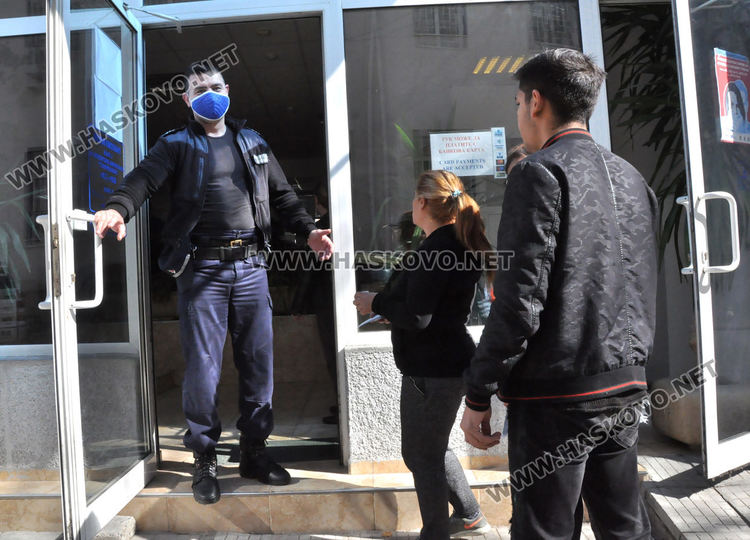 Строг пропускателен режим в Паспортна служба в Хасково