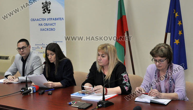 Полицаи въдворяват трима, неспазили домашната карантина в Хасковско