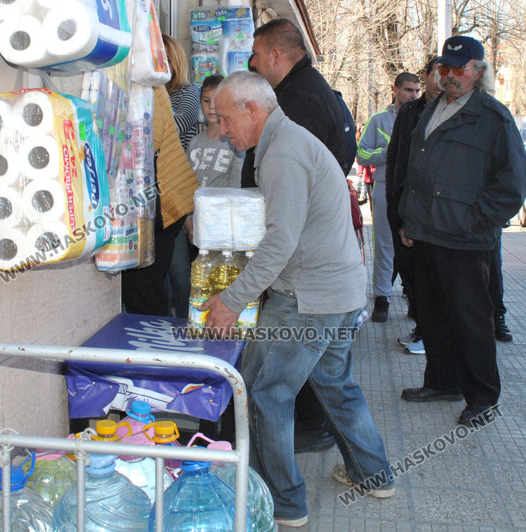 Хасковлии се запасяват с продукти заради коронавируса