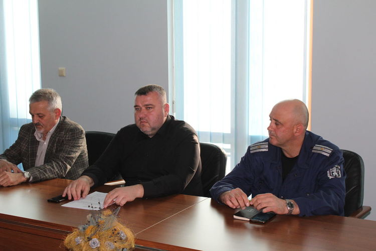 Общината и МВР започват проверки дали са затворени заведенията в Хасково