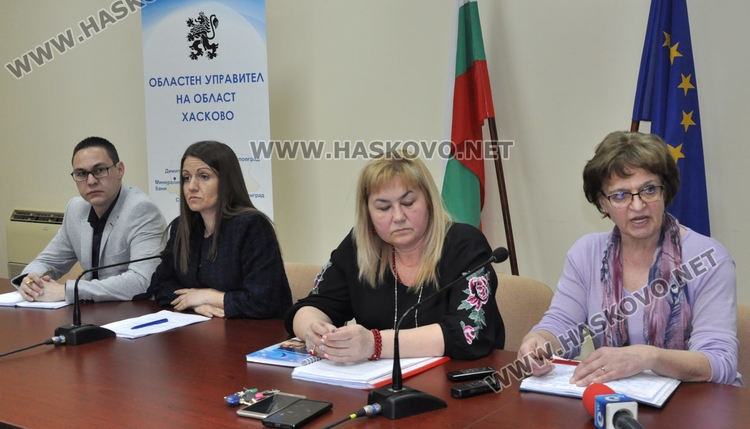 Полицаи въдворяват трима, неспазили домашната карантина в Хасковско