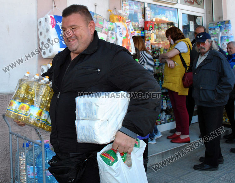 Хасковлии се запасяват с продукти заради коронавируса