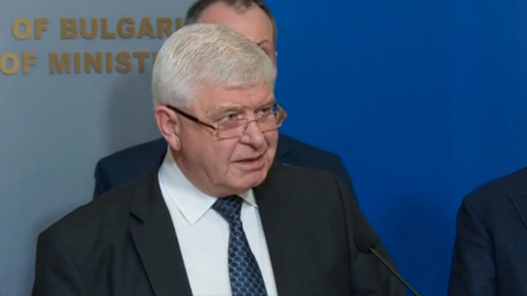 Здравният министър актуализира своята заповед за въвеждането на противоепидемични мерки в страната