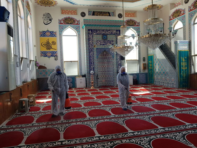 Дезинфектират се обществени сгради и религиозни храмове в Момчилград