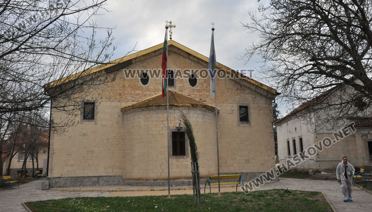 Дарител осигури дезинфекцията на църквата „Успение Богородично"