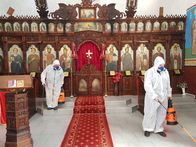 Дезинфектират се обществени сгради и религиозни храмове в Момчилград