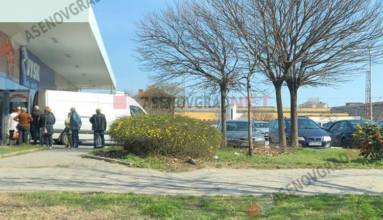 Въвежда се строг пропускателен режим в супермаркети и магазини!