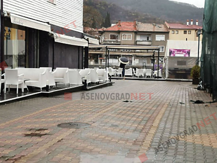Асеновград в първата си неделя под карантина (Снимки)