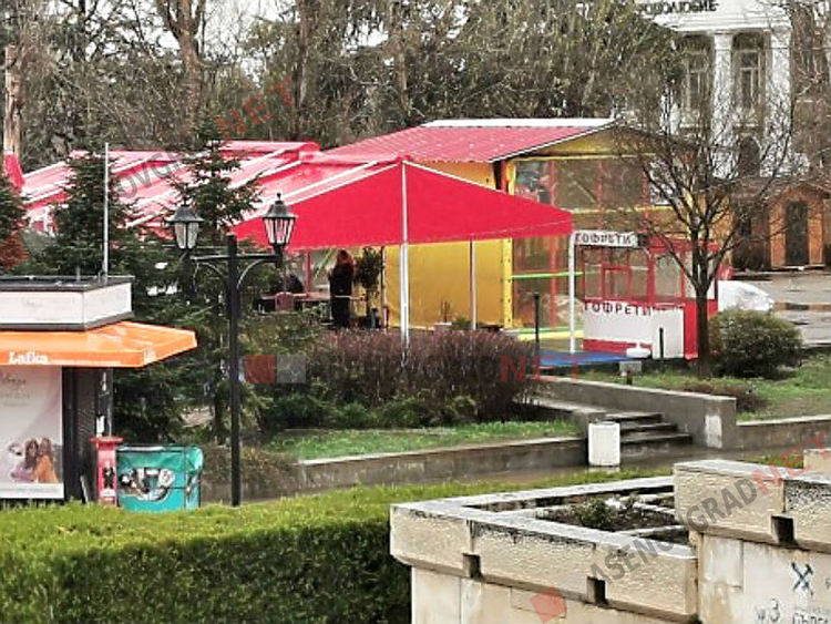 Асеновград в първата си неделя под карантина (Снимки)