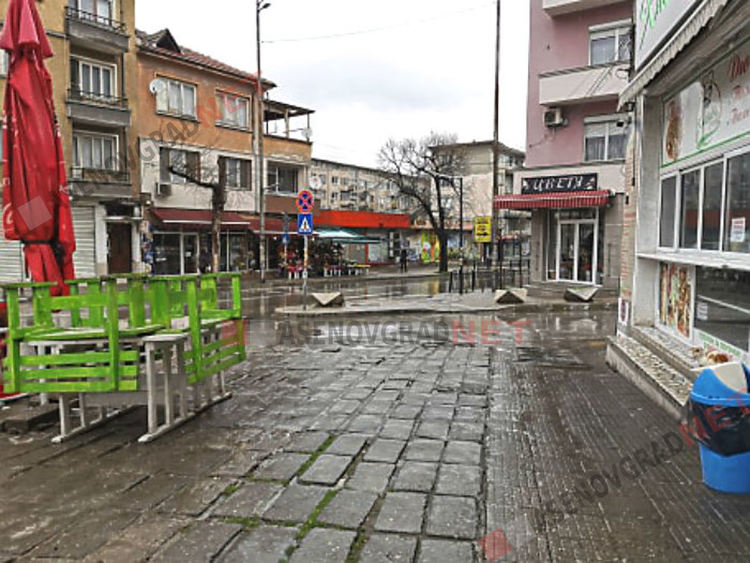 Асеновград в първата си неделя под карантина (Снимки)