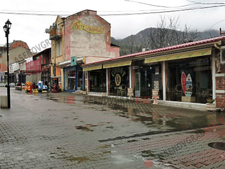 Асеновград в първата си неделя под карантина (Снимки)