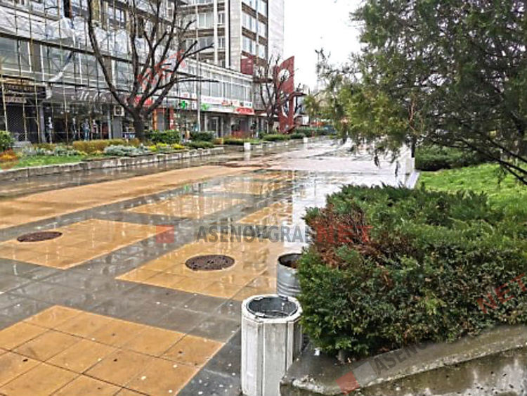 Асеновград в първата си неделя под карантина (Снимки)