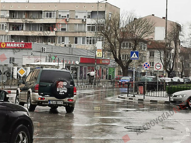 Асеновград в първата си неделя под карантина (Снимки)
