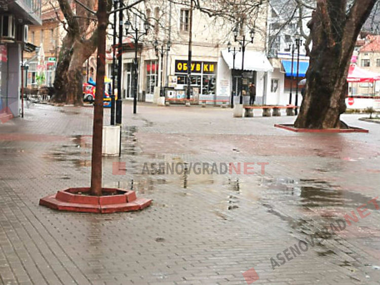 Асеновград в първата си неделя под карантина (Снимки)