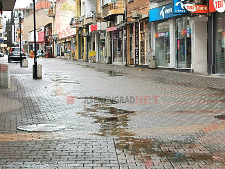 Асеновград в първата си неделя под карантина (Снимки)