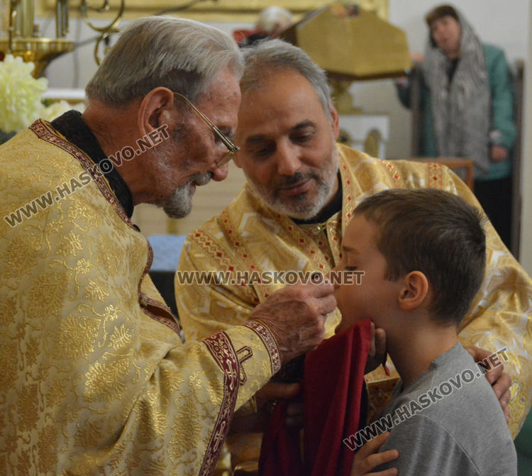 В пандемия: В църквата с една лъжичка