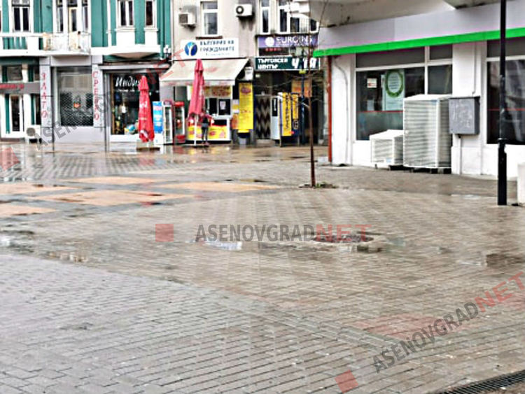 Асеновград в първата си неделя под карантина (Снимки)