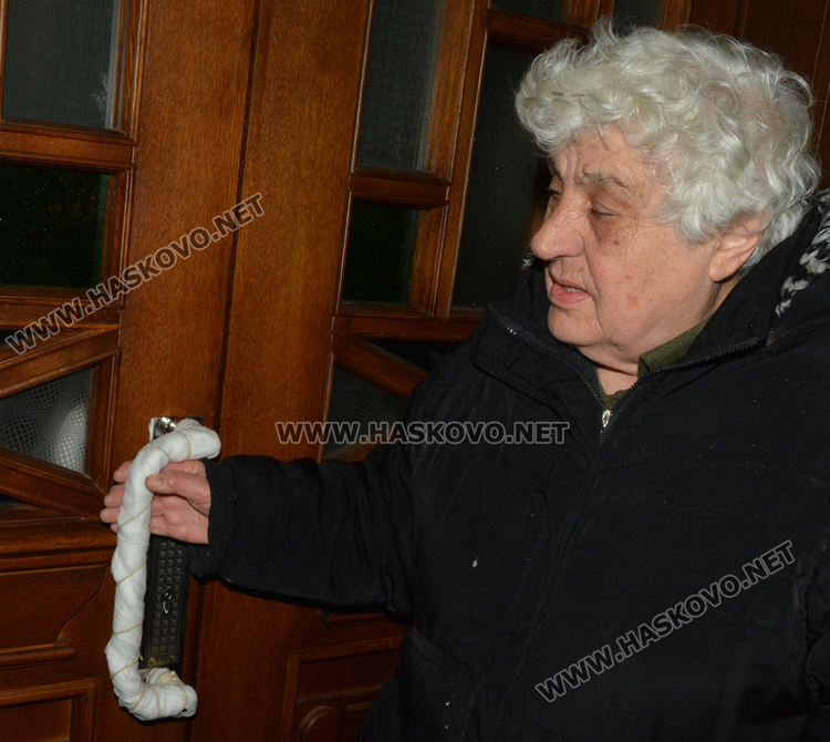 В пандемия: В църквата с една лъжичка