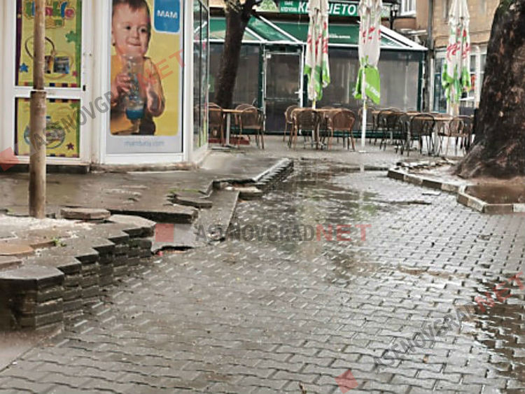 Асеновград в първата си неделя под карантина (Снимки)