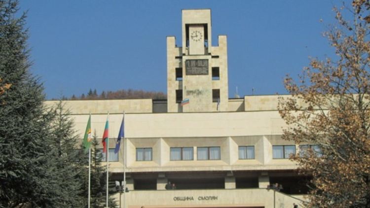 Община Смолян разкрива горещ телефон, на който всеки възрастен човек може да заяви хранителни продукти. Ще му ги доставят