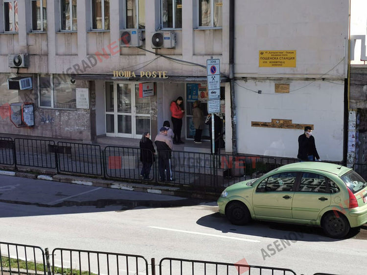Асеновград – спазват ли се извънредните мерки срещу коронавируса (Снимки)