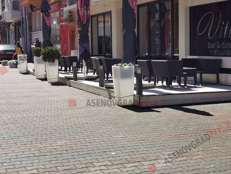 Асеновград – спазват ли се извънредните мерки срещу коронавируса (Снимки)