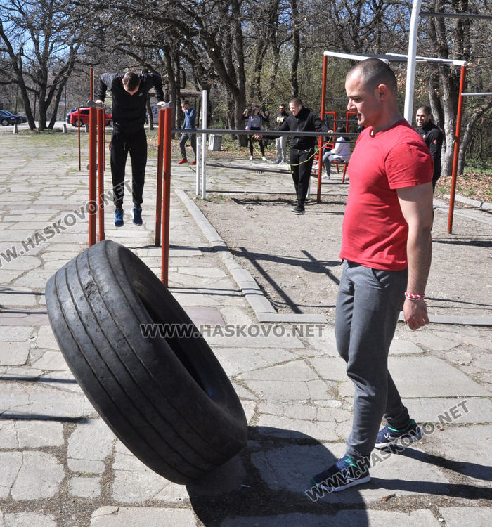 Спортните площадки на открито в Хасково привличат фитнес маниаци
