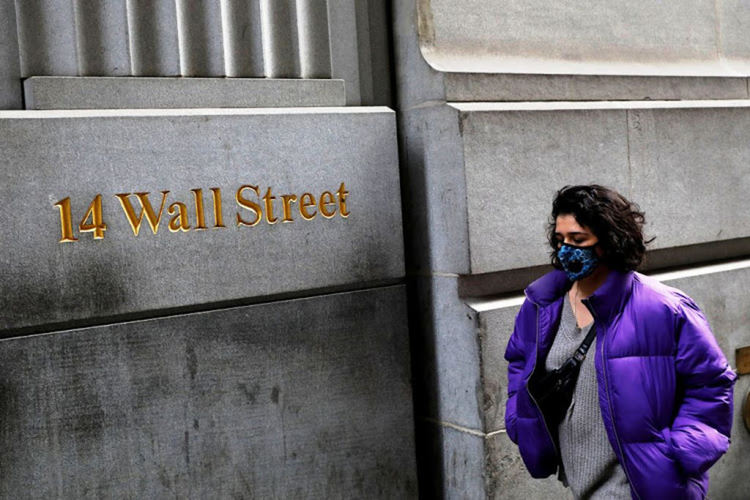 Уолстрийт спря търговията за 15 минути след отваряне дълбоко на червено