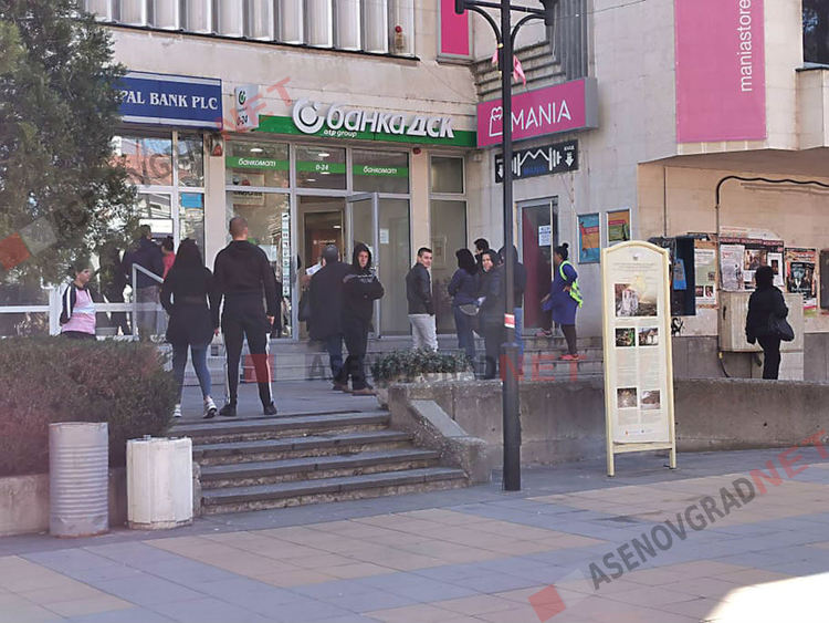 Асеновград – спазват ли се извънредните мерки срещу коронавируса (Снимки)