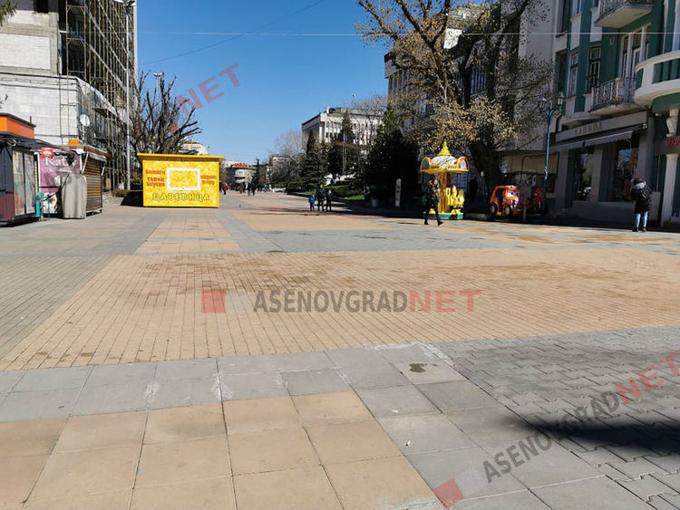 Асеновград – спазват ли се извънредните мерки срещу коронавируса (Снимки)