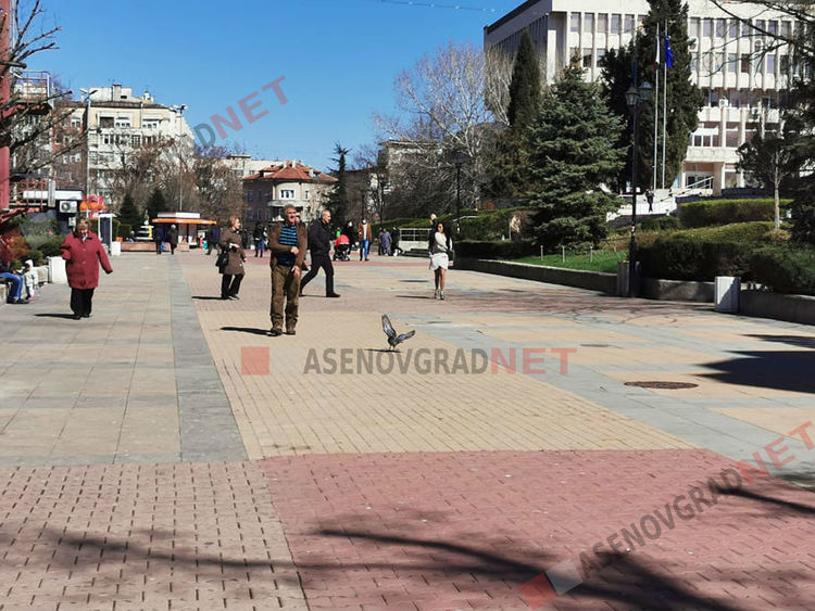 Асеновград – спазват ли се извънредните мерки срещу коронавируса (Снимки)