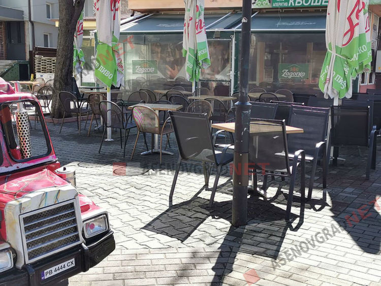 Асеновград – спазват ли се извънредните мерки срещу коронавируса (Снимки)