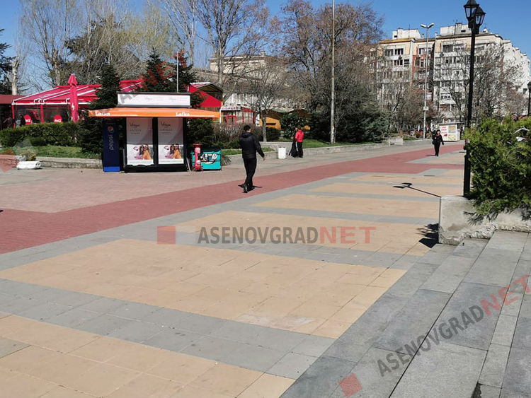 Асеновград – спазват ли се извънредните мерки срещу коронавируса (Снимки)