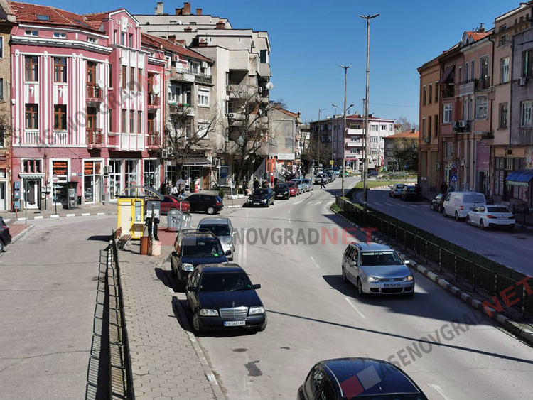 Асеновград – спазват ли се извънредните мерки срещу коронавируса (Снимки)