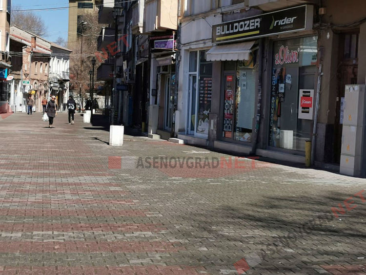 Асеновград – спазват ли се извънредните мерки срещу коронавируса (Снимки)